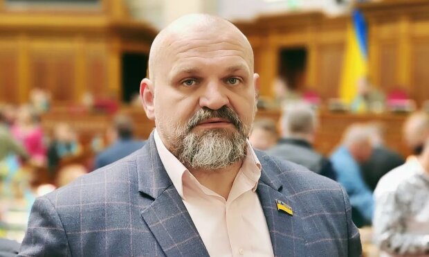 Слиток золота, недвижимость и несколько автомобилей: сколько заработал Василий Вирастюк за первый год полномасштабного вторжения