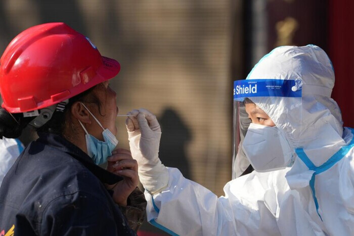 Китай усиливает карантинные меры: стремительно увеличивается количество новых случаев Covid-19