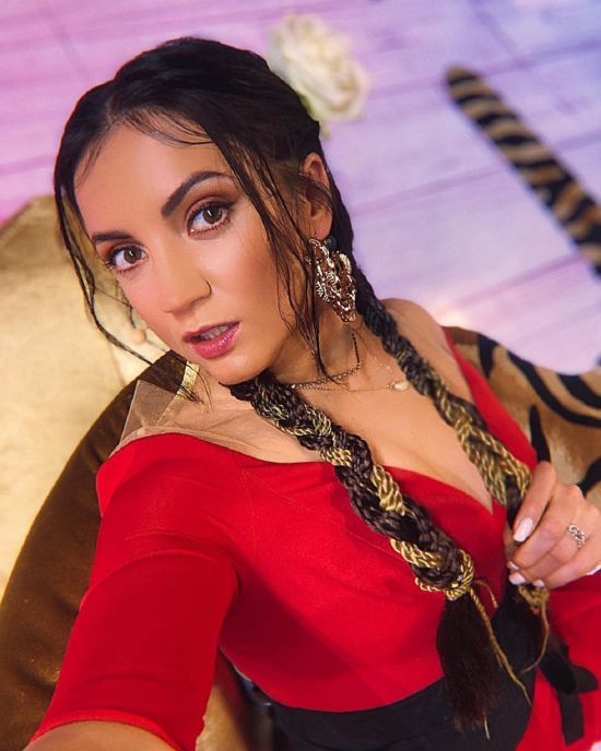 Оля Цыбульская показалась с мужем и своими родителями на дне рождения племянницы