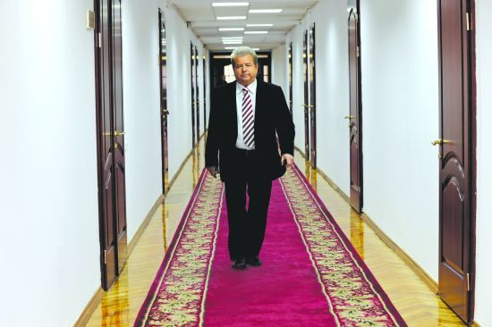 Михаил Поплавский в канун 30-летия ректорства заявил о передаче полномочий