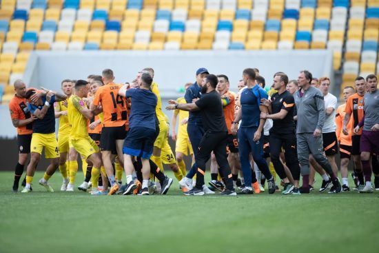 Массовая драка в матче УПЛ: восемь игроков "Шахтера" и "Днепра-1" получили дисквалификации