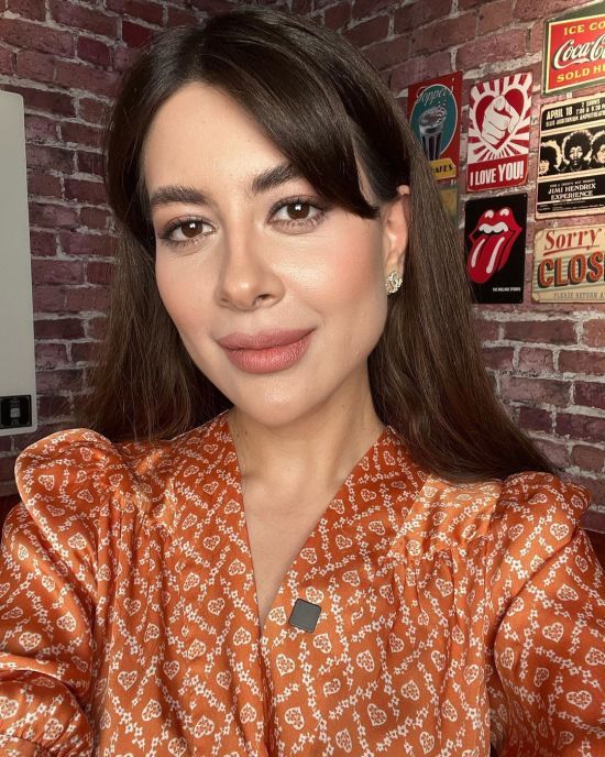 Рамина Эсхакзай на честном фото показала, как выглядела до уколов красоты