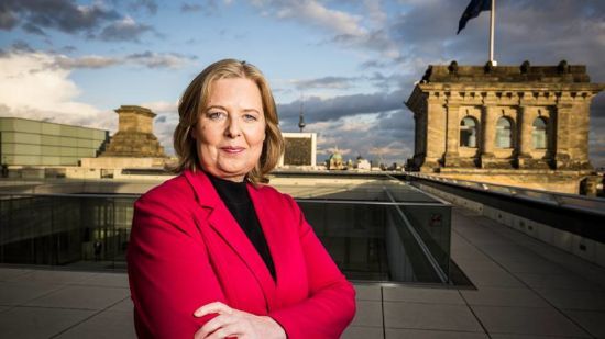 Сколько стоят прическа и макияж президента Бундестага и кто за это платит — BILD