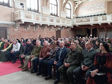 На Франківщині родичам полеглих воїнів передали державні нагороди. ФОТО