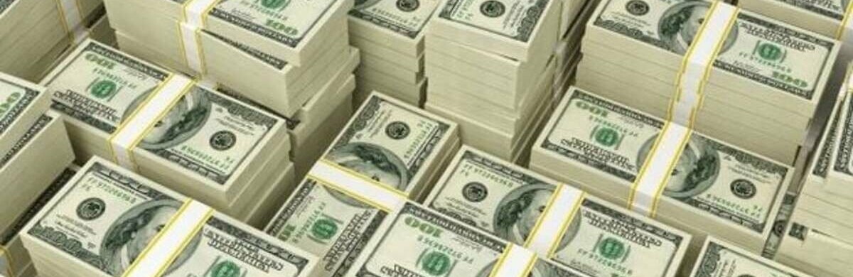 “Втрата заощаджень, несподіванка від курсу валют і ситуація в обмінниках”: чи треба терміново купувати долар?