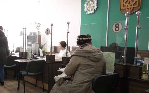 Кому выплатят сразу две месячные пенсии