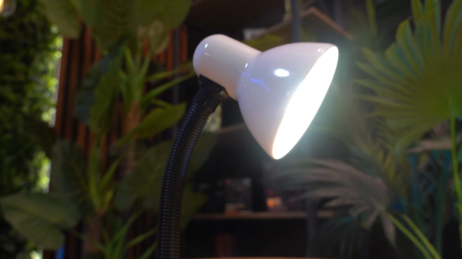 Графік відключення світла на 14 листопада у Хмельницькій області: хто потрапить під масштабні обмеження на довгий час